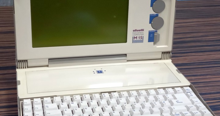Olivetti M15, computer portatile anni 80, vintage notebook, laptop, display LCD monocromatico