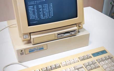 Olivetti M200 vintage computer, MSDOS boot on diskette, startup