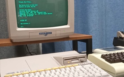 Olivetti Prodest PC1, MSDOS, monitor a fosfori verdi, resident diagnostic, chermata di avvio