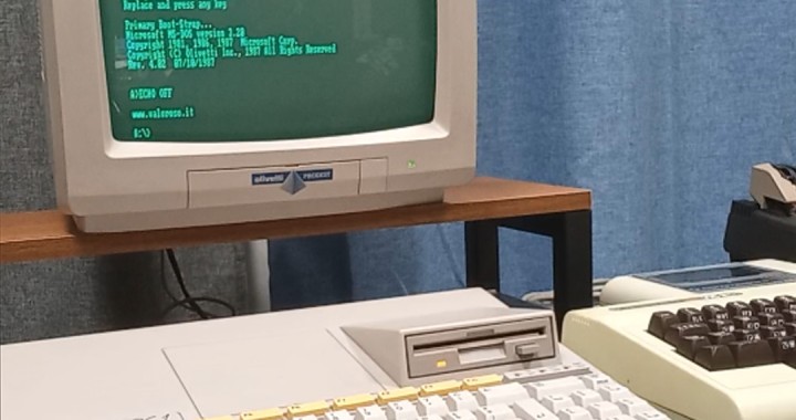 Olivetti Prodest PC1, MSDOS, green phosphor monitor, resident diagnostic, startup kermata