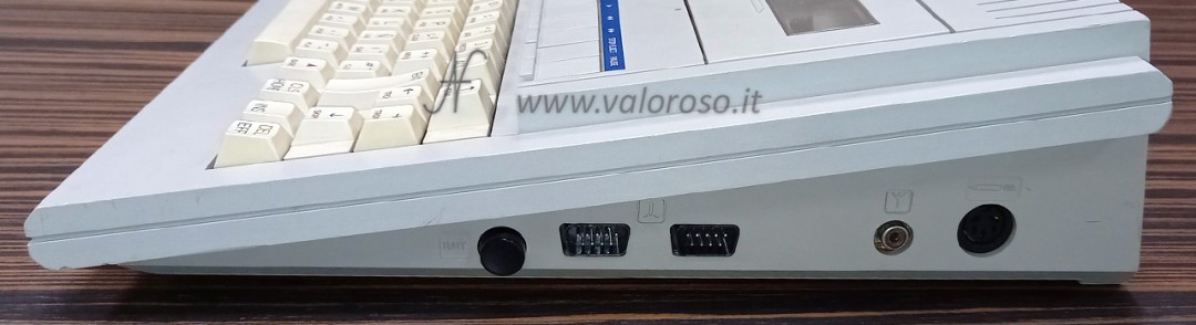 Olivetti Prodest PC128 vista laterale, connettori mouse joystick, RF, penna ottica