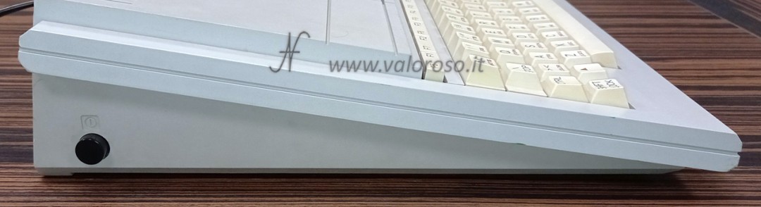 Olivetti Prodest PC128 vista laterale, pulsante di accensione