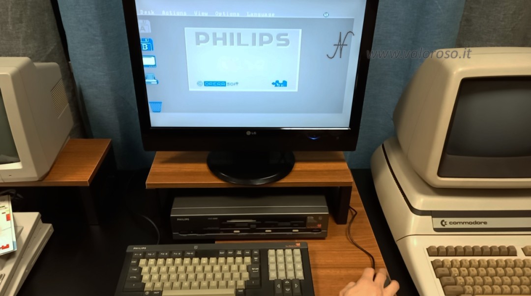 Philips NMS 8280, MSX 2, operating system OperaSoft, Desk, Actions, View, Options, Language