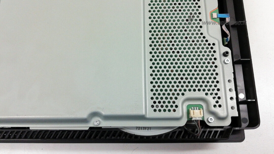 Posizione cavi piatti collegamenti connettori Sony PlayStation 4 Pro, PS4 PRO, ventola pulsanti led luci