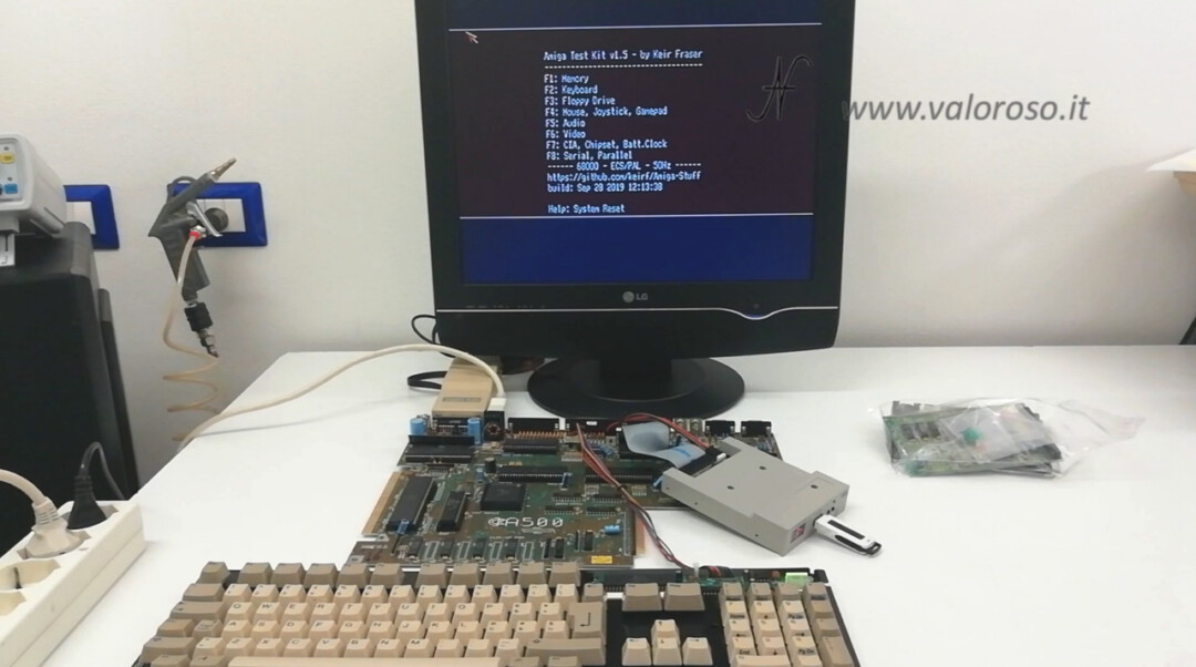 Prova Gotek Amiga 500 Commodore A500, cavo piatto alimentazione, GitHub FlashFloppy 3.23, alternativa floppy disk drive, AmigaTestKit