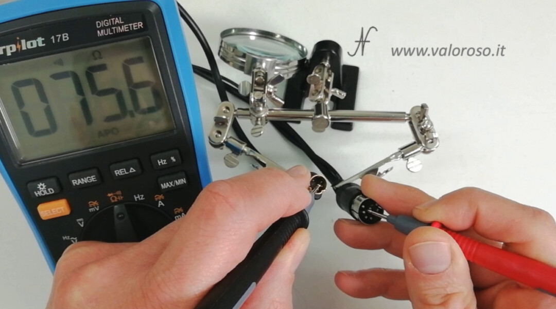 Continuity test for short circuits with the tester, video connector DIN 8 DIN8 connections connections SVideo S-Video minidin 4 poles miniDIN4 circular resistance resistor