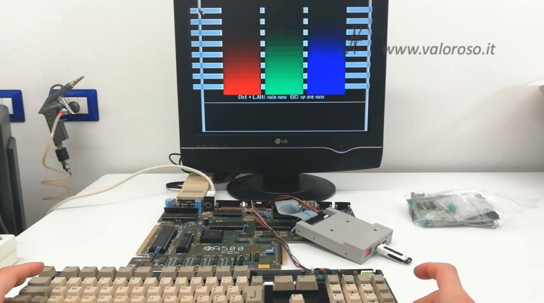 Prova test riparazione Amiga 500 Commodore A500, AmigaTestKit, Amiga Test Kit, diagnostica video chip monitor Denise
