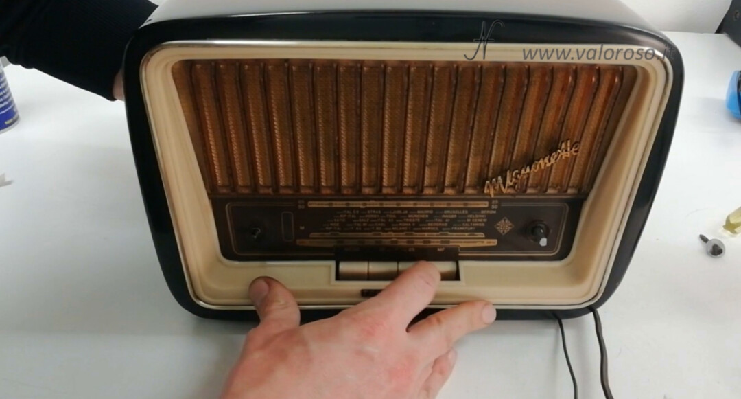 Radio a valvole Telefunken Mignonette MF R210, valvolare radio epoca vintage, inserimento telaio riparazione restauro scala parlante selettore banda