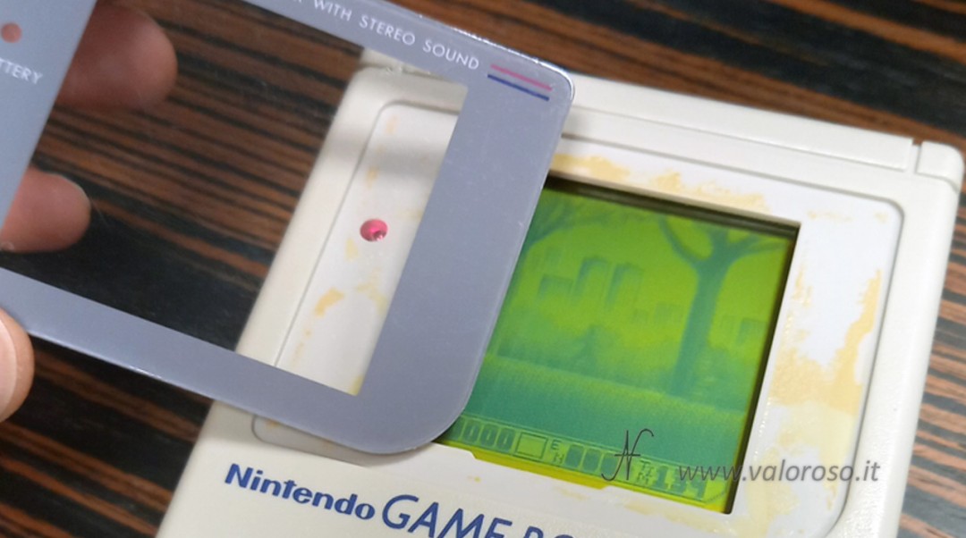 Front mask: original or cheap replacement alternative also on AliExpress, glass or plastic. Cosmetic replacement option after GameBoy Classic monitor repair.