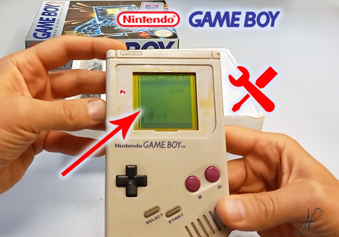 Game Boy Classic (DMG-01) with vertical lines on the display: LCD defect to be resolved. Complete guide to repairing GameBoy monitor vertical lines with clearly visible symptoms.