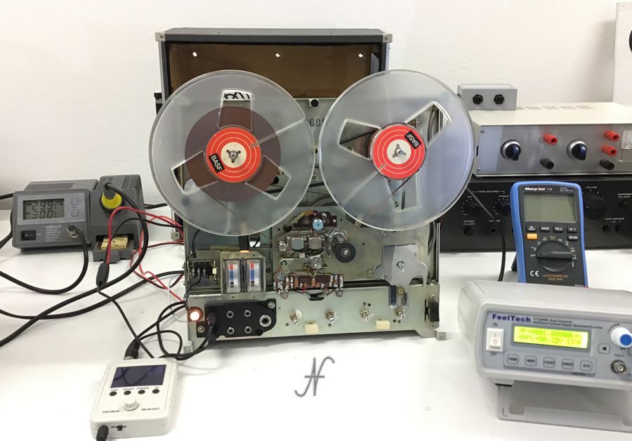 Sanyo MR-909 MR-929 disassembled, test, test, signal generator, oscilloscope, soldering iron, digital multimeter