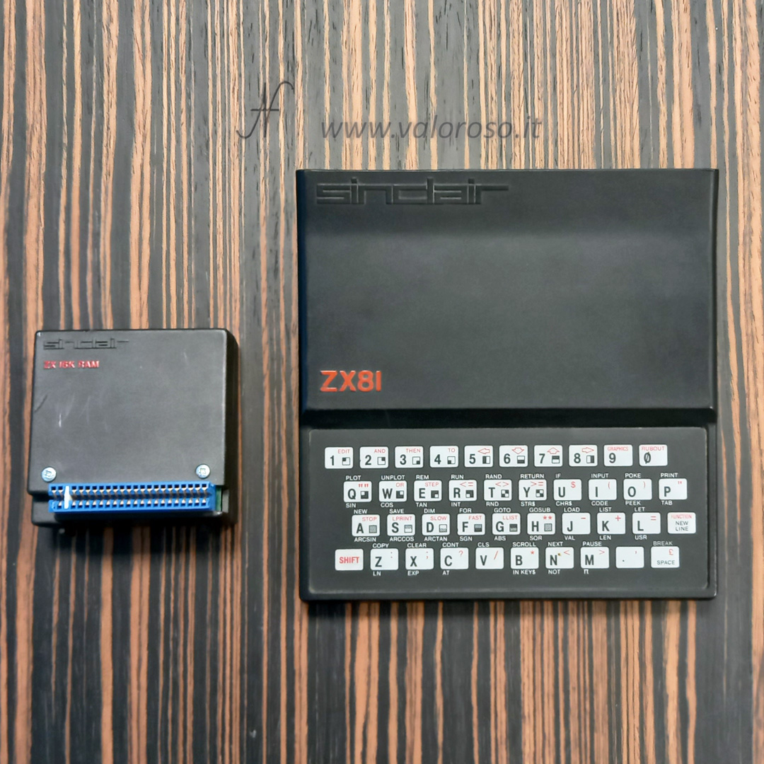 Sinclair ZX81 ZX 81, 16K RAM expansion espansione, collezione retro computer vintageSinclair Spectrum ZX81 ZX 81, 16K RAM expansion espansione, retro computer vintage collection, Clive Sinclair, CPU: NEC µPD780C a 3,25 MHz, compatibile con Zilog Z80A, ROM: 8 kB, RAM: 1 kB, espandibile fino a 64 kB, Video: monocromatico, testo 32 colonne × 24 righe, grafica 64 x 48 pixel, Tastiera: QWERTY 40 tasti, a membrana, Software incluso in ROM: Sinclair BASIC, Porte di espansione: 1 Expansion port, 1 Antenna (collegamento RF a TV), 2 Jack per registratore di cassette (out e in)