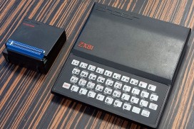 Sinclair Spectrum ZX81 ZX 81, 16K RAM expansion expansion, retro computer vintage collection, Clive Sinclair, CPU: NEC μPD780C at 3.25 MHz, compatible with Zilog Z80A, ROM: 8 kB, RAM: 1 kB, expandable up to 64 kB, Video: monochrome, text 32 columns × 24 lines, graphics 64 x 48 pixels, Keyboard: QWERTY 40 keys, membrane, Software included in ROM:  Sinclair BASIC, Expansion ports: 1 Expansion port, 1 Antenna (RF connection to TV), 2 Cassette recorder jacks (out and in)