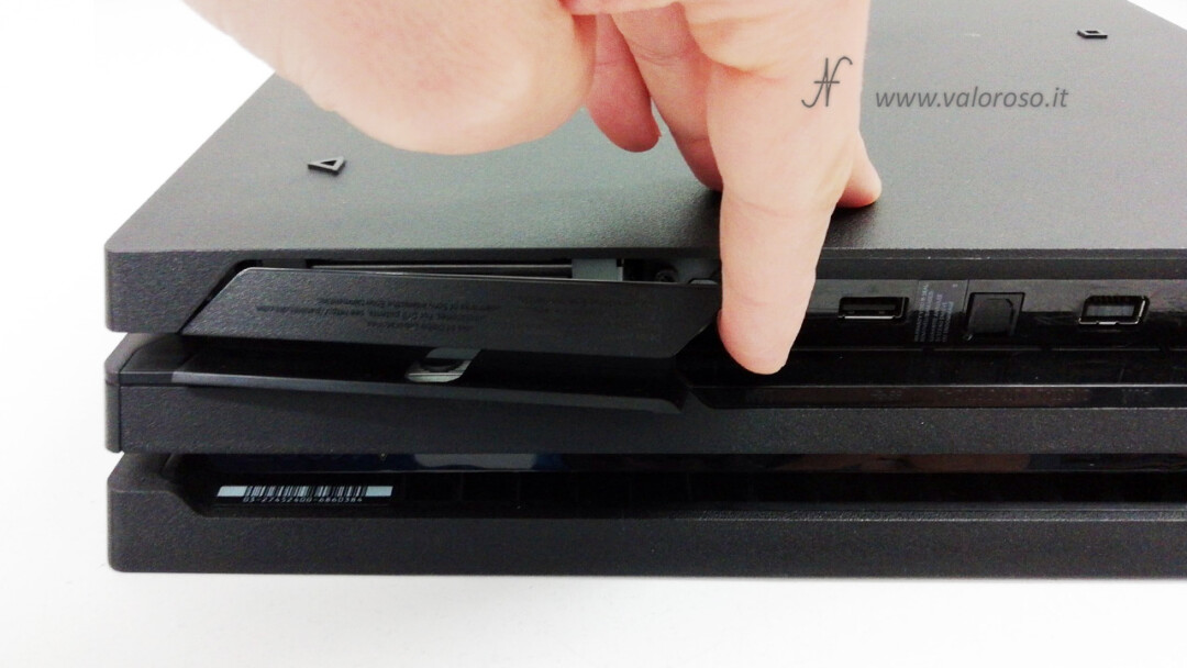 Sony PlayStation 4 Pro, PS4 Pro, togliere sportellino hard disk HDD sportello