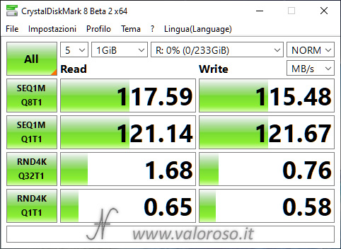 Spazi di Archiviazione, Windows 10, CrystalDiskMark performance benchmark disco 1 prima pool