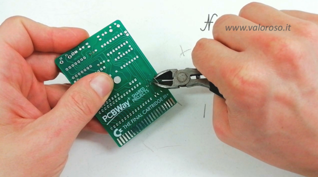 Tagliare avanzo reofori PCB circuito stampato tronchesino.jpg