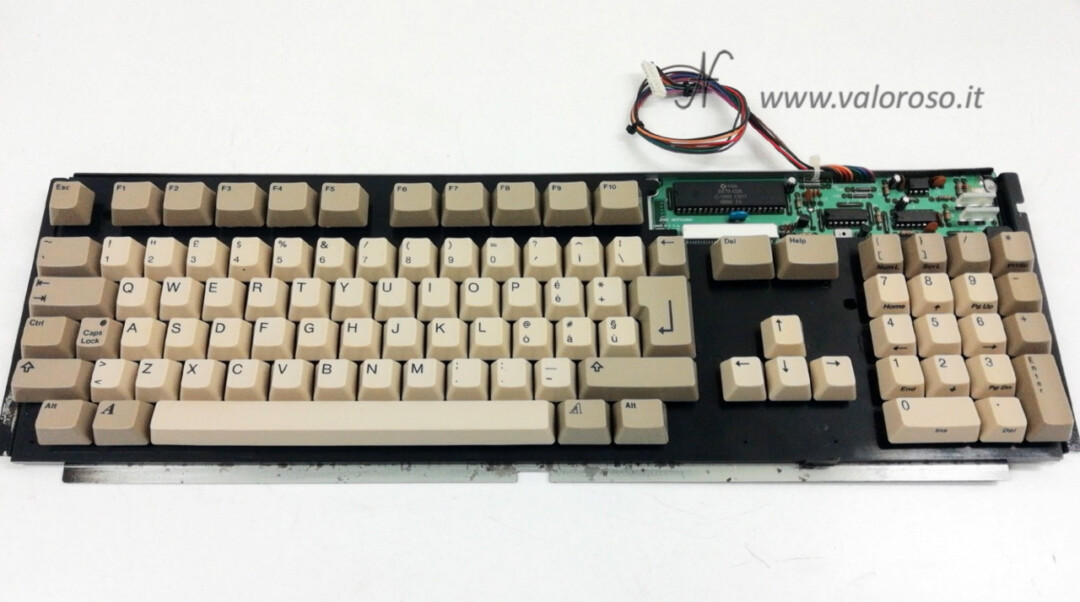 Tastiera Amiga 500 davanti avanti fronte tasti pulsanti Commodore