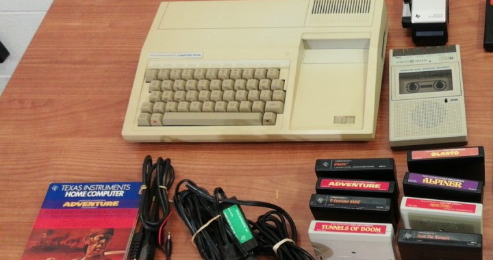 Texas Instruments TI99-4A retro vintage computer, lot, beige white. CPU: TI TMS9900, 3.0 MHz, 16-bit. ROM: 26KB. RAM: 16KB (expandable). Video: TI TMS9918A VDP, 32 monochrome sprites, 16 colors, 40×24 characters, 256×192 pixels. Audio: TI TMS9919, later SN94624. Keyboard: QWERTY, 48 keys. Software included in ROM: TI BASIC. Expansion ports: - 1 Expansion port - 1 Audio/Video - 1 Tape drive port - 1 Joystick port (for 2 Joysticks)