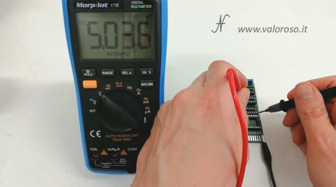 The Final Cartridge III 3 Plus interface Commodore 64 tests 5V power supply with IC tester