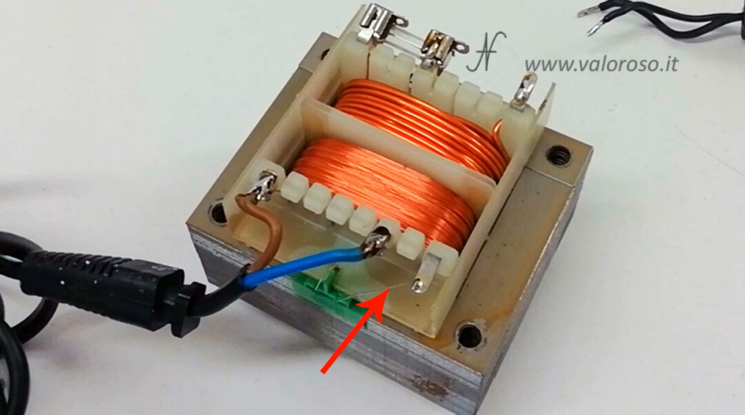 Trasformatore floppy disk drive Atari 1050, fusibile per varistore