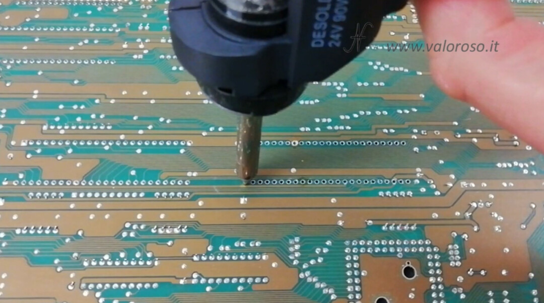 Tutorial dissaldatura ZD 8915 stazione dissaldante dissaldatore rimuovere uno zoccolo integrato chip dal circuito stampato PCB