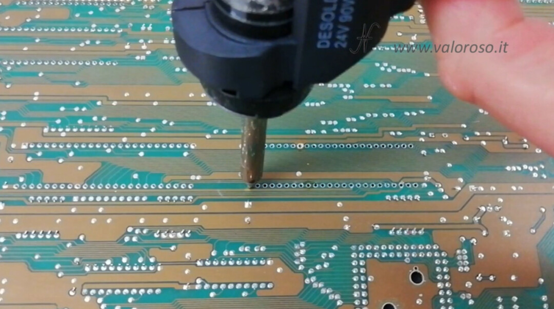 ZD 8915 Desoldering Tutorial Desoldering Station Removing an integrated chip socket from the printed circuit board PCB