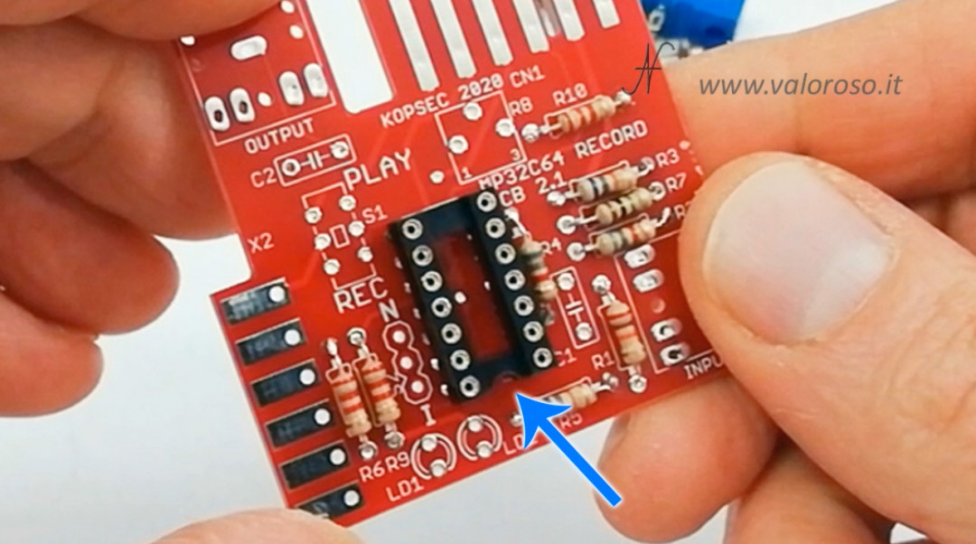 PCB soldering tutorial mount integrated circuit socket solder position, reference notch